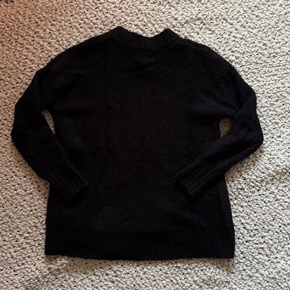 🍂 Old Navy Cozy Oversized Boucle Sweater in Black Jack 🍂 - Picture 6 of 7